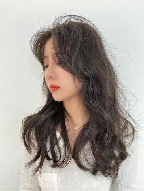 2021流行发色3款不漂染推荐:黑茶,白桃乌龙茶,红茶 百搭又减龄!