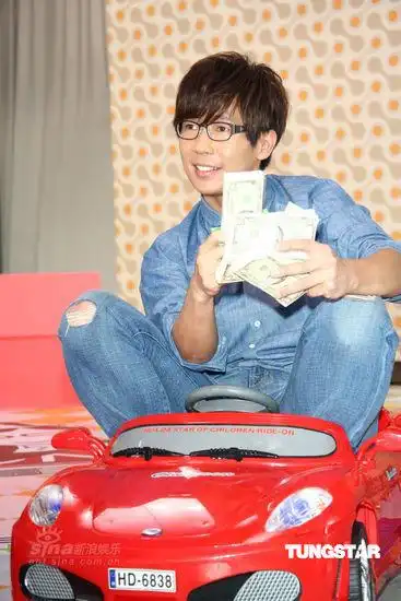 图文品冠与冠佑合拍mv品冠童心未泯