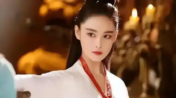 最近,张馨予在综艺节目《火星情报局》中露面,以光头造型示人.