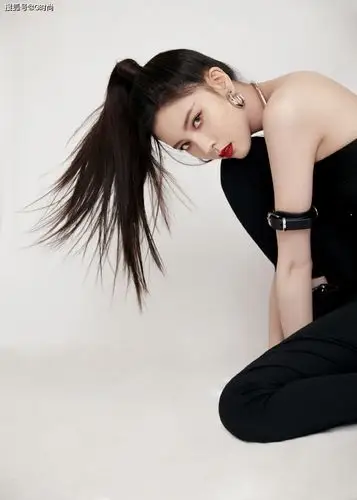 宋妍霏红唇扎个高马尾 恰到好处的力度和完美踩点