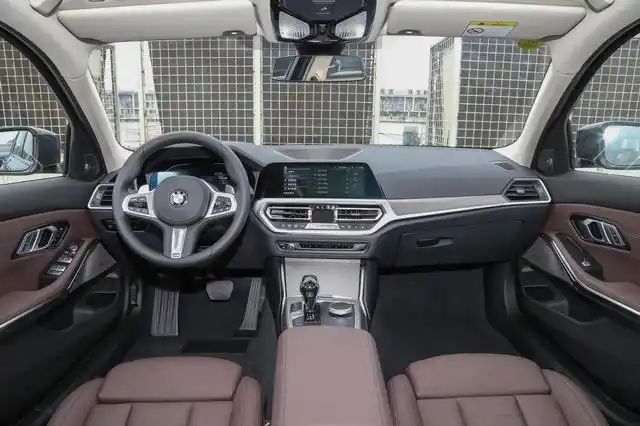 宝马325i m运动动曜夜版内饰