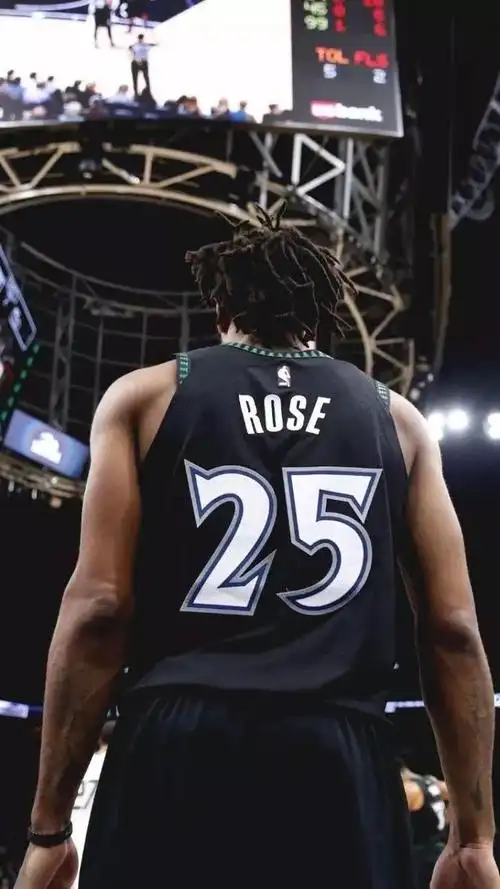 罗斯有些疲倦的背影.