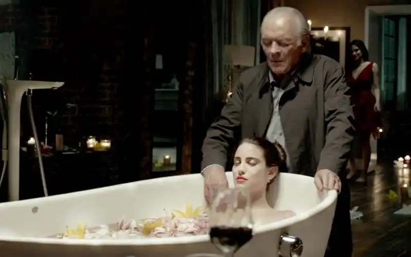 老年汉尼拔化身通灵神探,只要触碰别人,就能了解对方的一切