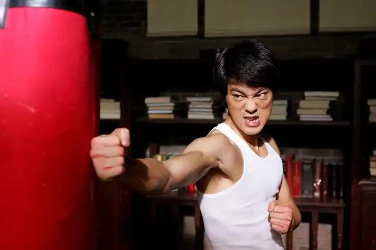 《李小龙传奇》《叶问4》《少林足球》……他是扮演李小龙最成功的