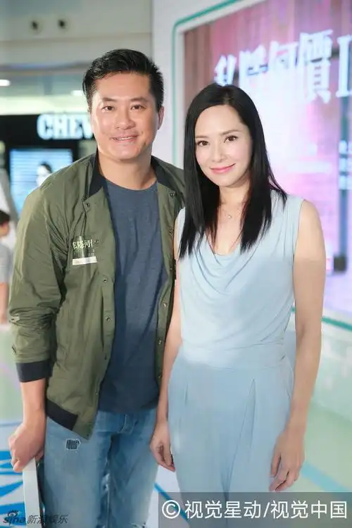 27 07:56:50 4 / 5 新浪娱乐讯 郭羡妮,吴浩康,邵仲衡在香港出席港台