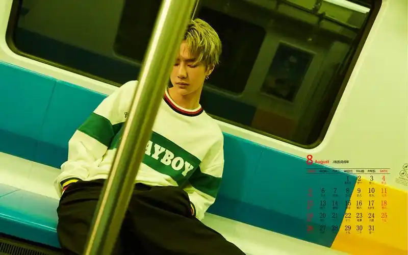 2018年8月王一博帅气日历图片壁纸