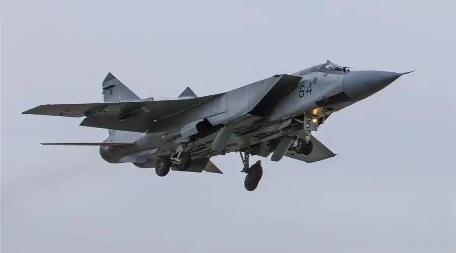 苏联米格25截击机,速度高达3.2马赫,它. 来自霹雳火军事 - 微博