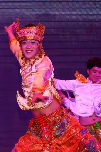 多歌水歌舞晚会