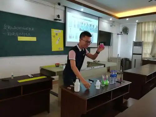 充满激情,用心做事,务实肯干,思想创新的化学后起之秀刘俊南老师.