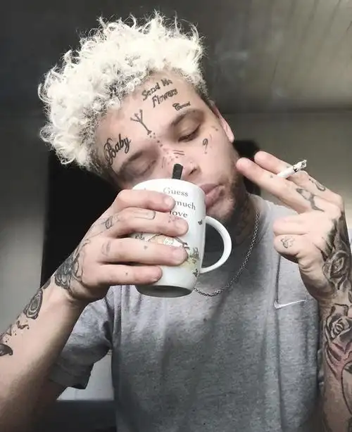 15 //  谁说脸上有纹身的就是rapper?