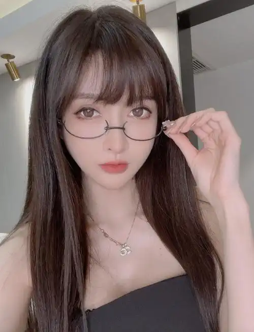 王羽杉的直播风格自然不用多说,被斗鱼制裁也是情理