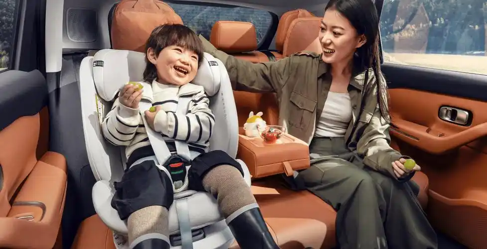 2024款零跑c10震撼来袭,年轻人理想的家用车首选