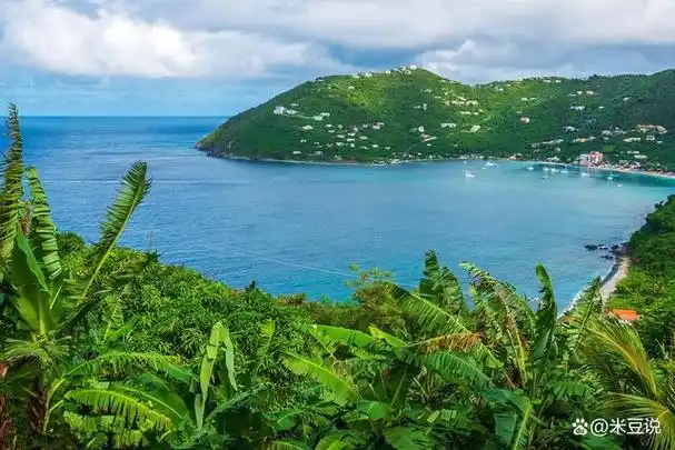 北部,东部被项链般的西印度群岛环绕,南岸便是丰饶的南美洲大陆