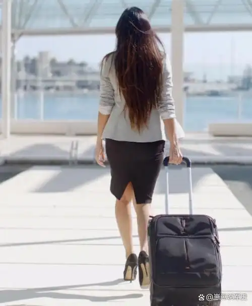 出差第三天,看到准婆婆发到朋友圈的照片,我立马拨打了报警电话