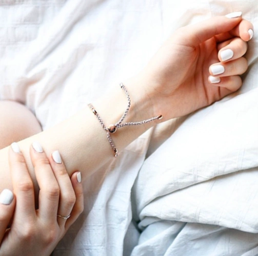 鹿晗关晓彤同款,莫妮卡情侣手链!