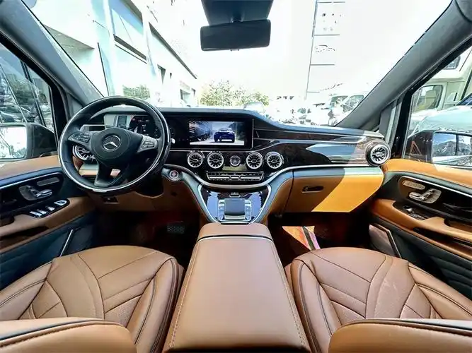 奔驰威霆双拼外观奢华内饰现车
