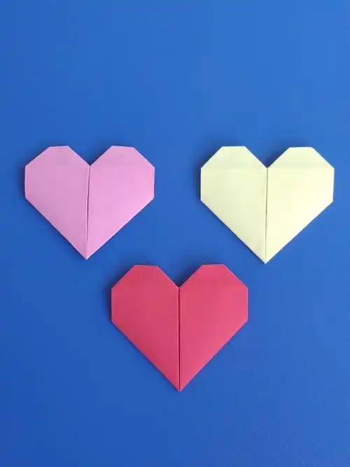 心形折纸简单方法,折一颗漂亮的爱心-度小视