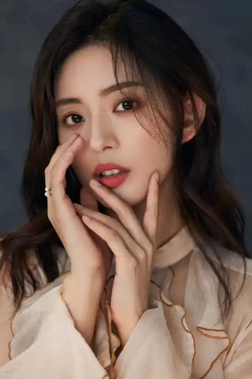 《变成你的那一天》开播 先来扒一扒王薇小姐姐的颜