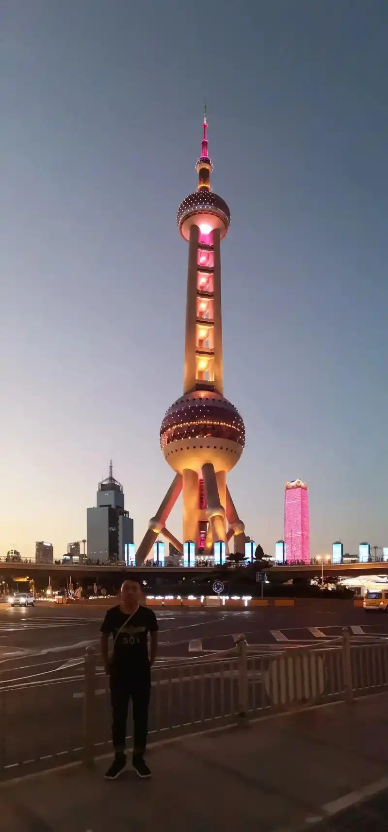 上海外滩 #每一张照片都是满满的回忆和足迹 #上海东方明珠 - 抖音