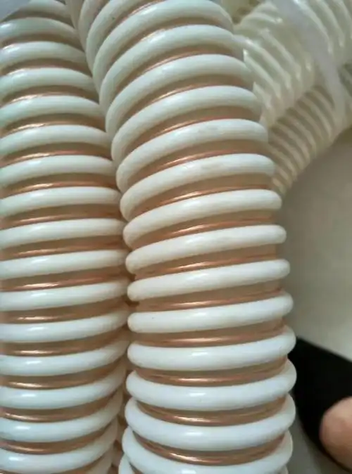 透明钢丝螺旋软管是一种创新型的管道材料,它结合了透明性和钢丝螺旋