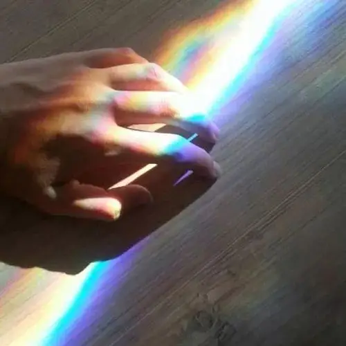 彩虹头像 | 背景 一副傲娇脸,不会讨好谁