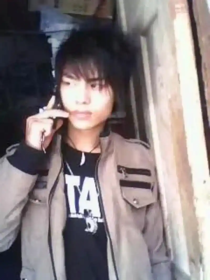 来晒晒十多年前的杀马特发型😜😜😜😜😜😜#看看以前 - 抖