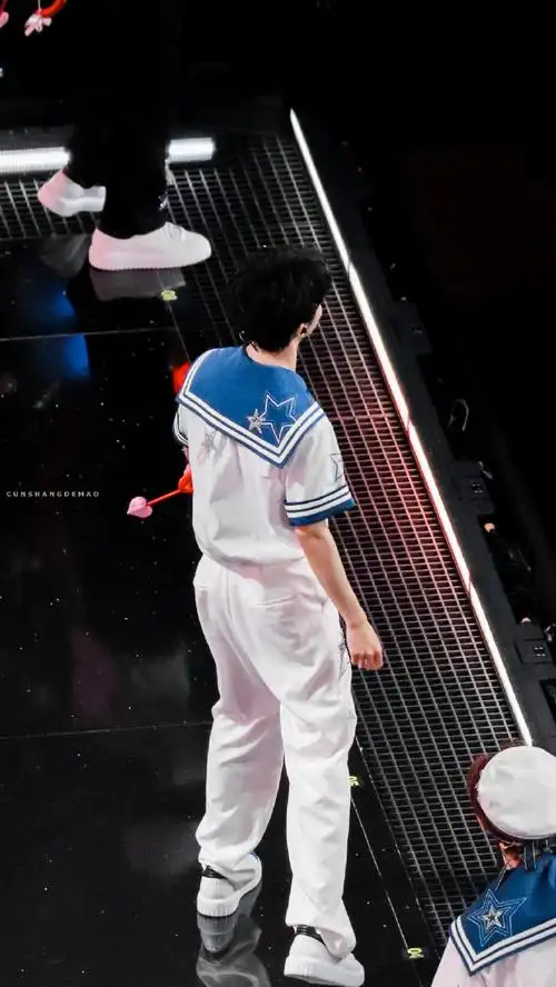 腿有辣么长!#马嘉祺压轴放狠话