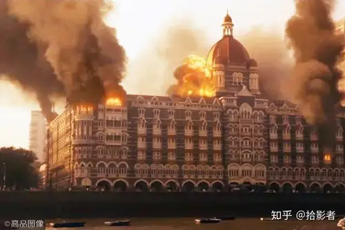 根据印度孟买泰姬玛哈酒店恐怖袭击真实事件改编的电影《孟买酒店》