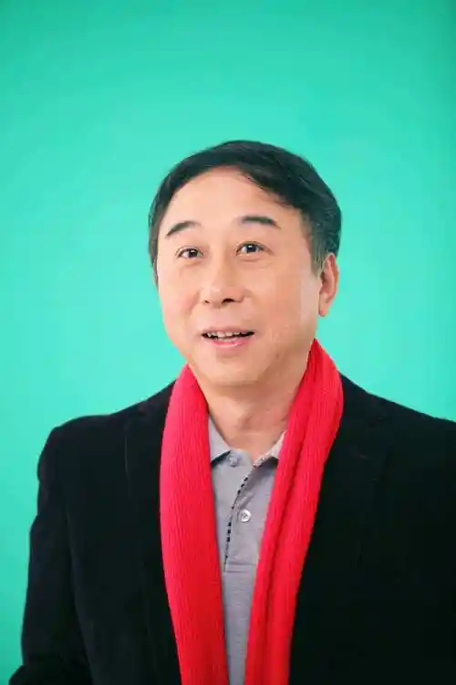 向国旗敬礼身姿挺拔,喊话军魂永在,召必回_冯巩便_视频_图片