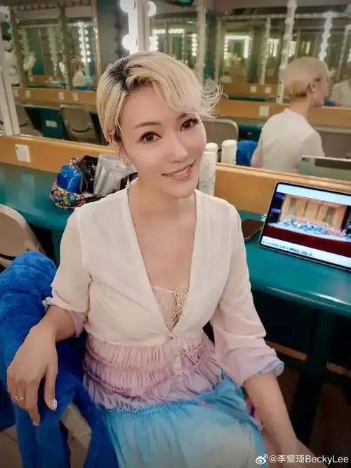 李璧琦性感与美貌并存的女神性感写真集谁看了顶得住