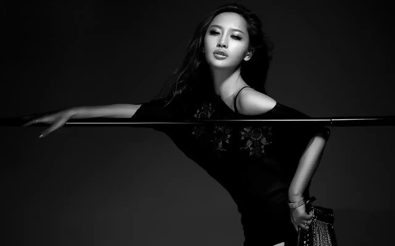 王丸丸美空嫩模黑色的诱惑桌面壁纸-美女壁纸-手机壁纸下载-美桌网