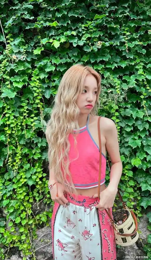 宋雨琦太辣了,秀出"蜘蛛腰"谁不爱!|傲人身材_网易订阅