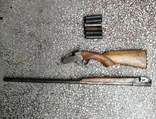 武冈两男子车上竟然放着枪支,被群众举报了!