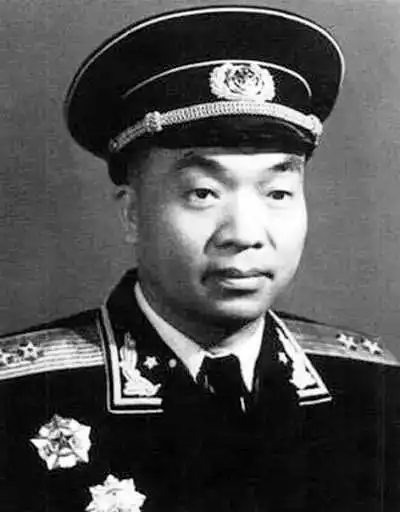 师长发火说:不改变攻城方向,我就不指挥!战后总部赞:指挥灵活