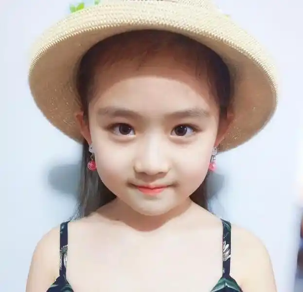 也因为这部剧,让王亭文在娱乐圈,这也让许多导演都看上了这个潜力的小