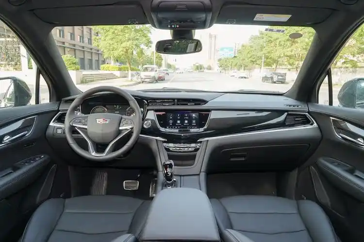 2021款 凯迪拉克xt6 2.0t 轻混动 四驱 尊贵型 6座内饰