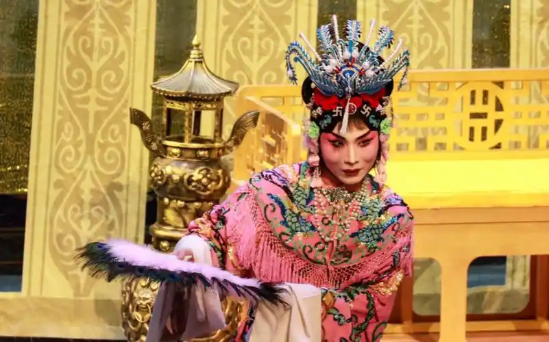 刘妃出场"独坐在皇宫院袅娜娉婷"--京剧《狸猫换太子》 夏一凡饰刘妃