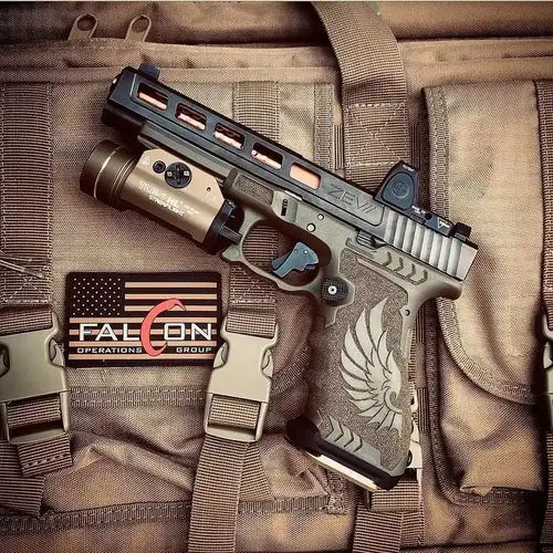 格洛克图集一把非军迷不用培训都可以打响的枪但是打的准不准就难说了