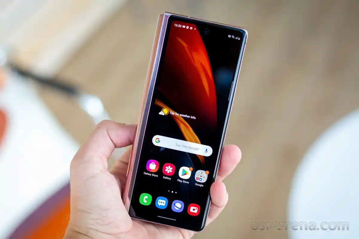 三星很可能直接跳过数字"2",为2021款翻盖式折叠屏新机命名为galaxy z