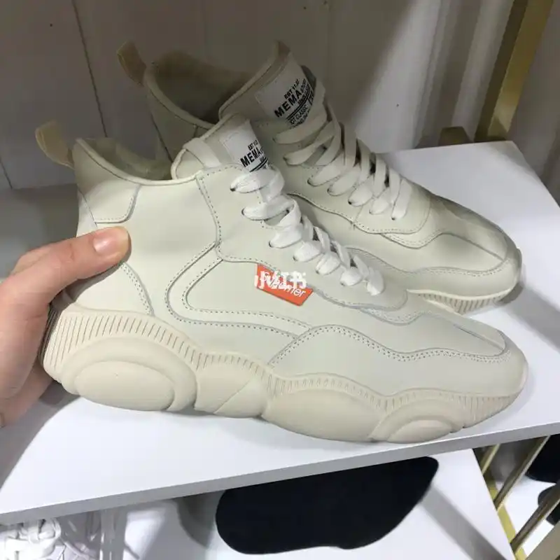 今年最火的小熊鞋 supreme联名mos小熊鞋 让我一见钟情的老爹鞋