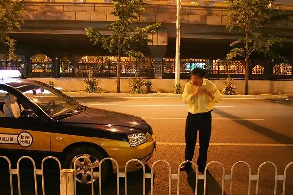 吹笛子的出租车司机,2010.06.07, 北京.