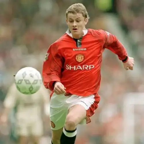 曼联92开始训练但引援仍没有进展96年的今天年轻的小索上演曼联首秀