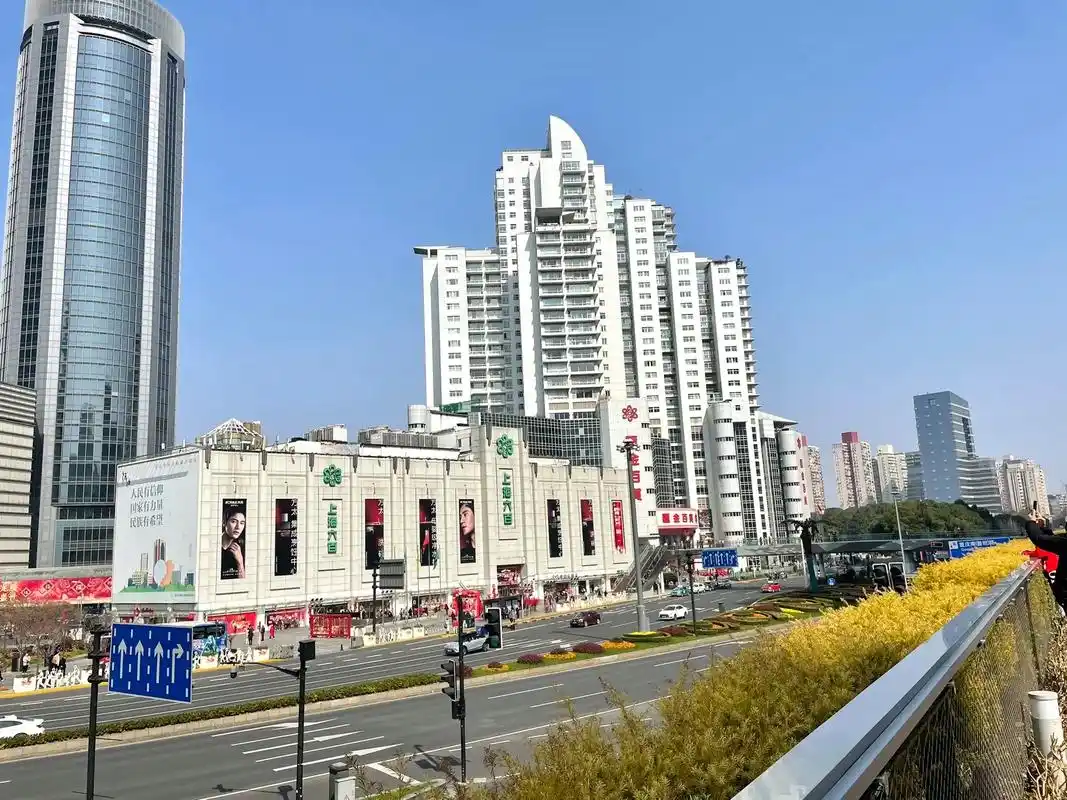 上次来徐家汇还是九十年代,当时的汇金百货,太平洋百货,六百都 - 抖音