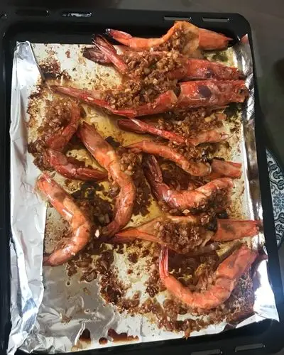 爱写意做的蒜蓉烤虾烤箱版