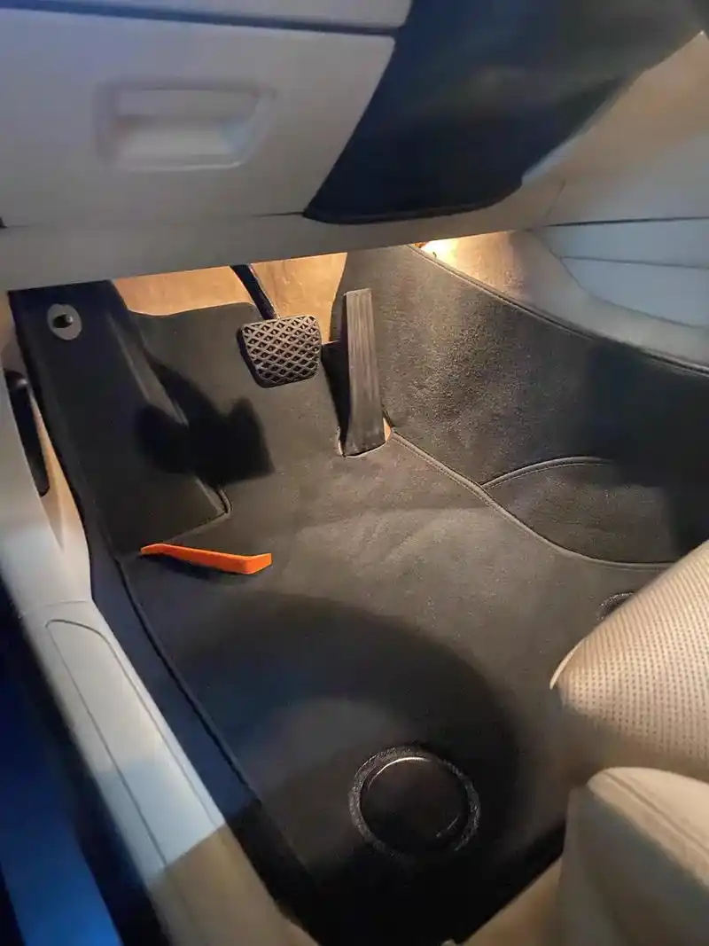宝马7系全包围双层脚垫原装风格