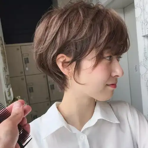 女性特有的妩媚气质搭配帅气干练的短发,是不是瞬间男友力爆棚?