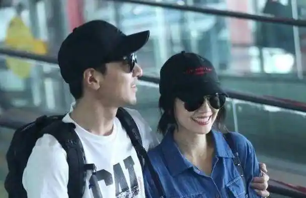 原创高圆圆产女赵又廷受采访时态度含糊赵爸爸掩不住喜得孙女幸福