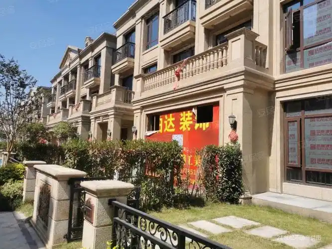 华鸿万墅排屋215平边套送大花园带地下室实用400平带2车位