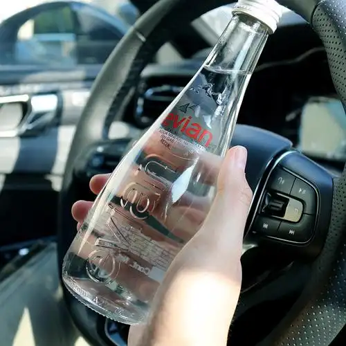 法国依云矿泉水玻璃瓶750ml12瓶整箱进口evian高端饮用水