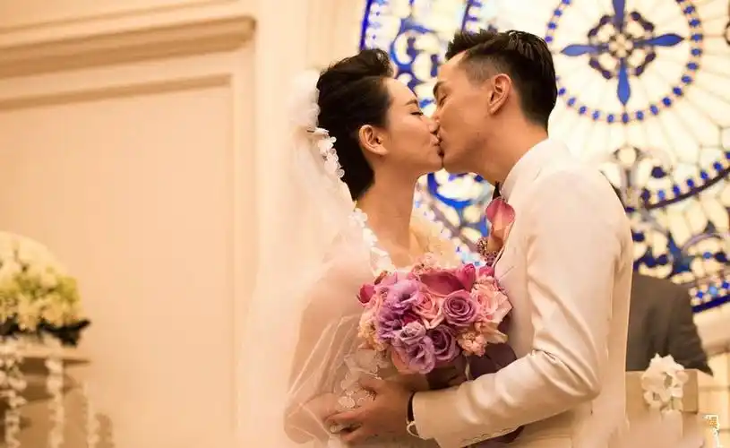 爆戚薇李承铉高清婚纱照 女汉子戚薇飙泪撒娇女人味十足-大众点评结婚